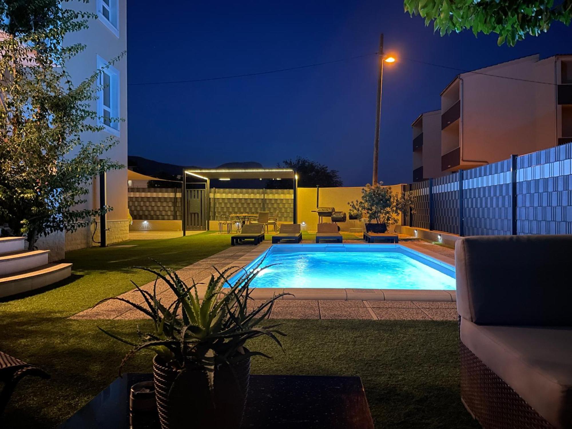 Villa Andrijana - Exclusively Yours - Family Getaway With Private Pool Kastela Bagian luar foto