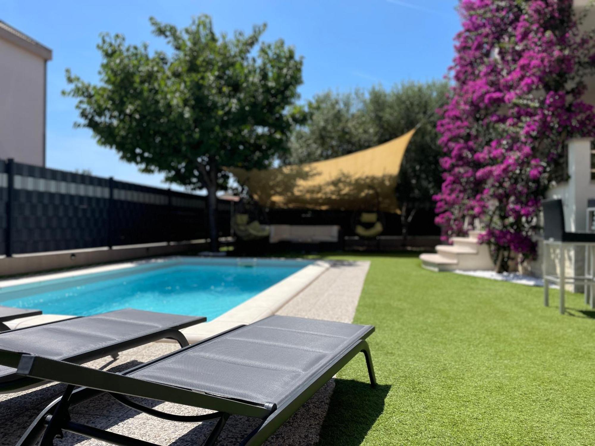 Villa Andrijana - Exclusively Yours - Family Getaway With Private Pool Kastela Bagian luar foto