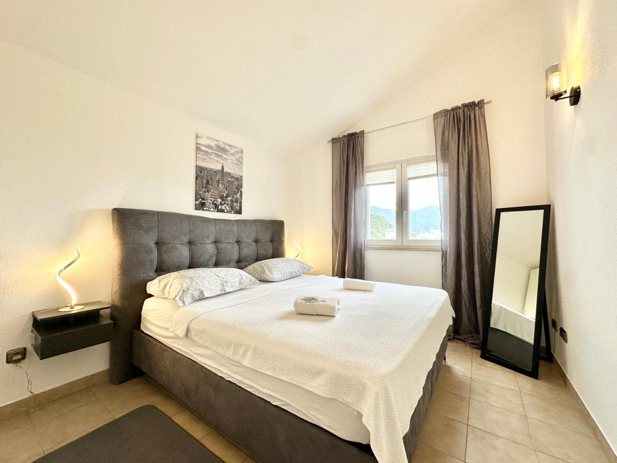 Villa Andrijana - Exclusively Yours - Family Getaway With Private Pool Kastela Bagian luar foto