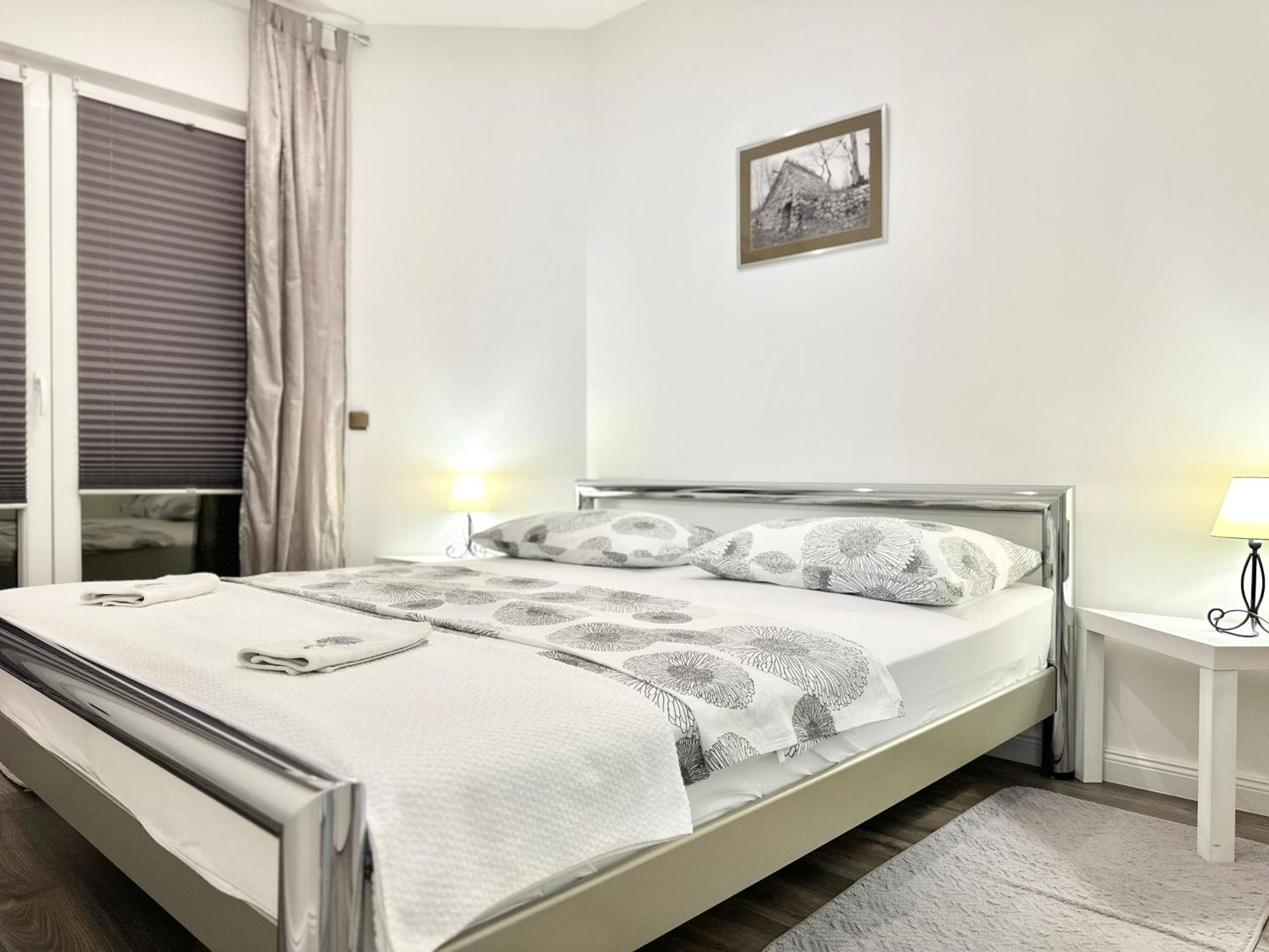 Villa Andrijana - Exclusively Yours - Family Getaway With Private Pool Kastela Bagian luar foto