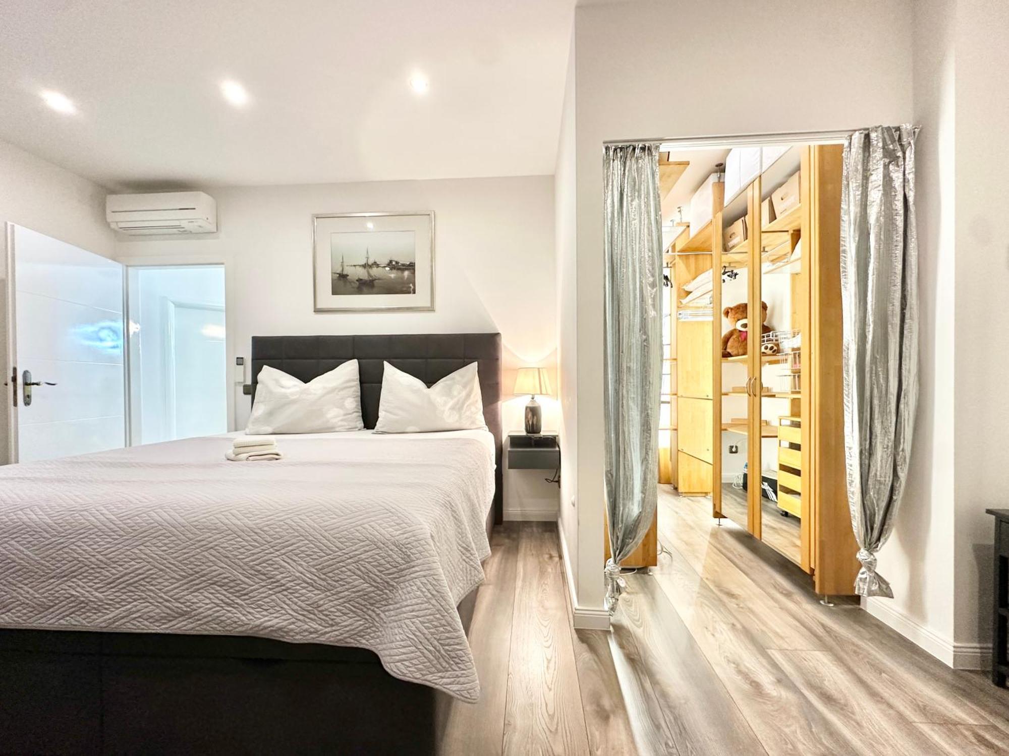 Villa Andrijana - Exclusively Yours - Family Getaway With Private Pool Kastela Bagian luar foto